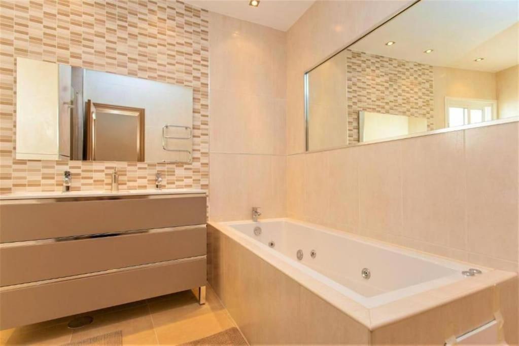 Summer Offers! Fabulous Luxury Villa Near The Beach Sleeps 8 Benalmadena Bagian luar foto