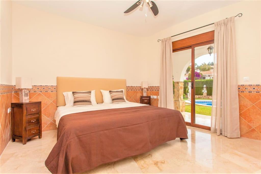 Summer Offers! Fabulous Luxury Villa Near The Beach Sleeps 8 Benalmadena Bagian luar foto